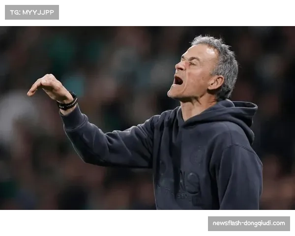 巴黎训练课向媒体开放，恩里克重点演练中场丢球后的反抢与转换